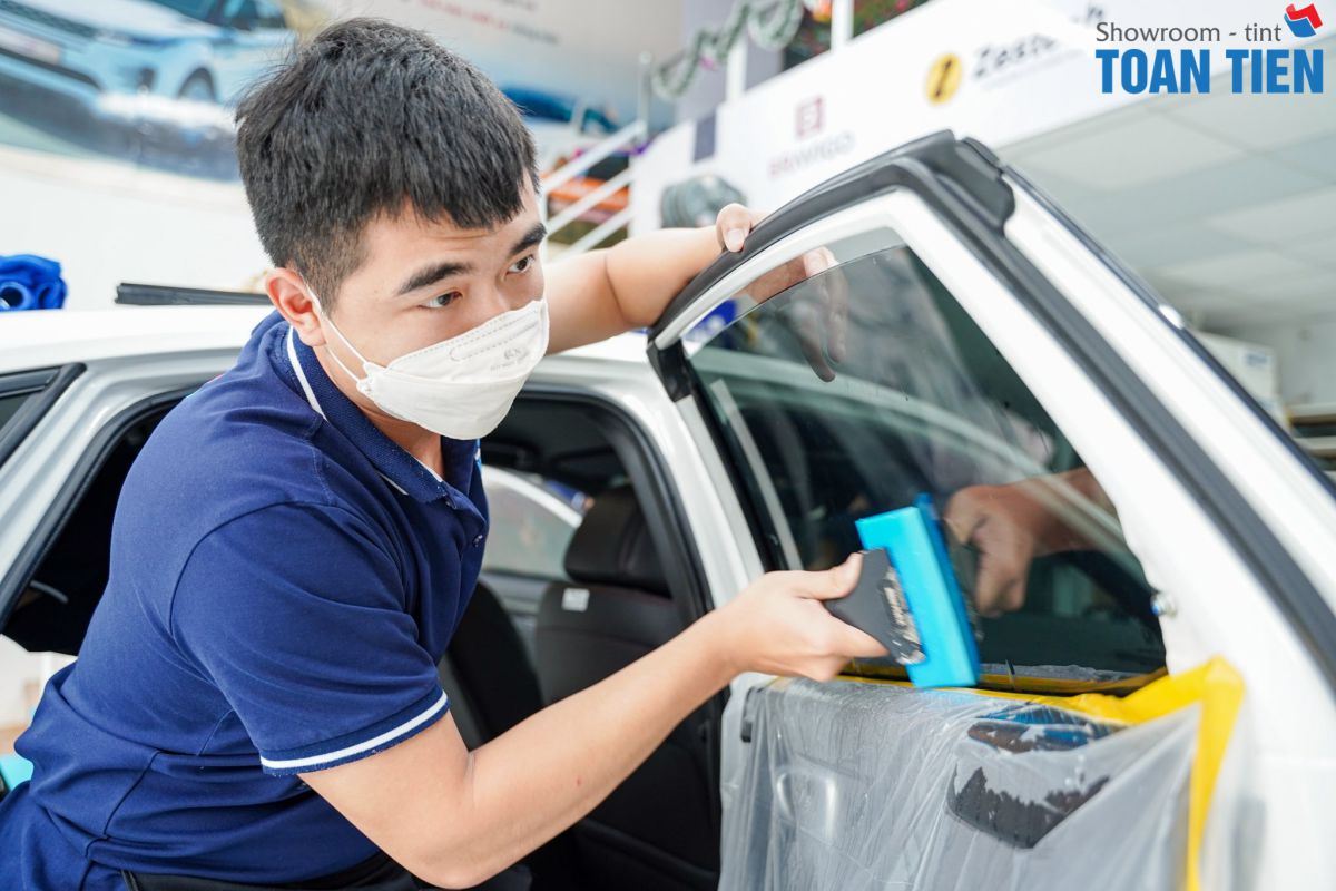 Dán Phim Cách Nhiệt Ô Tô - 5