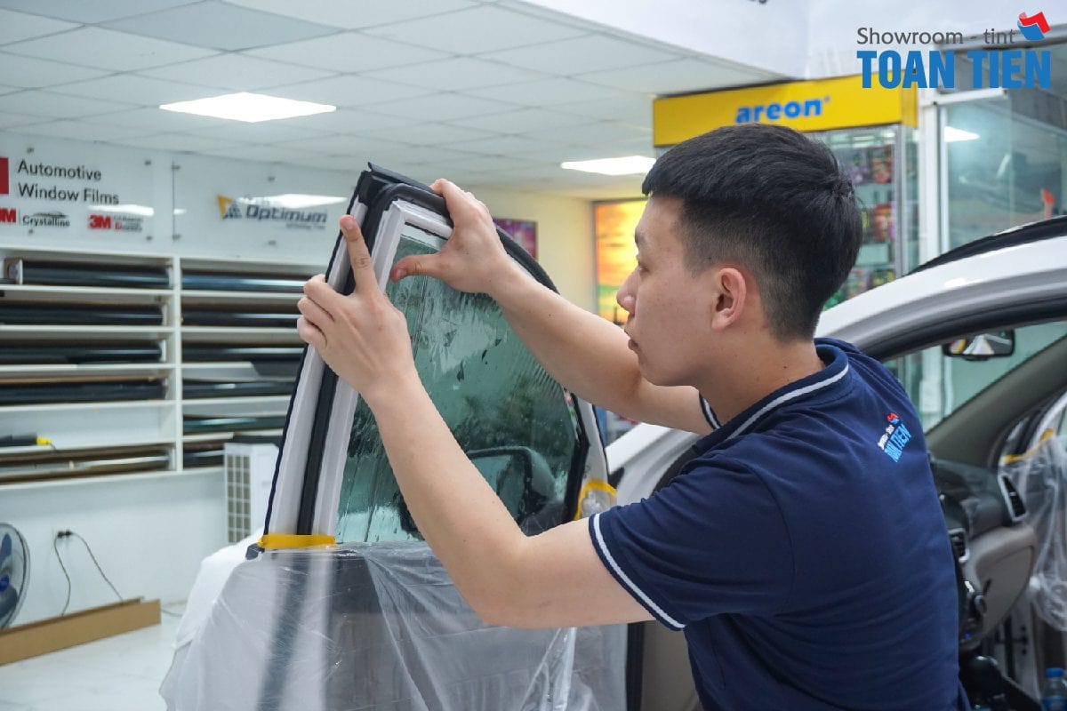 Vào phim cho kính sườn trước của xe 