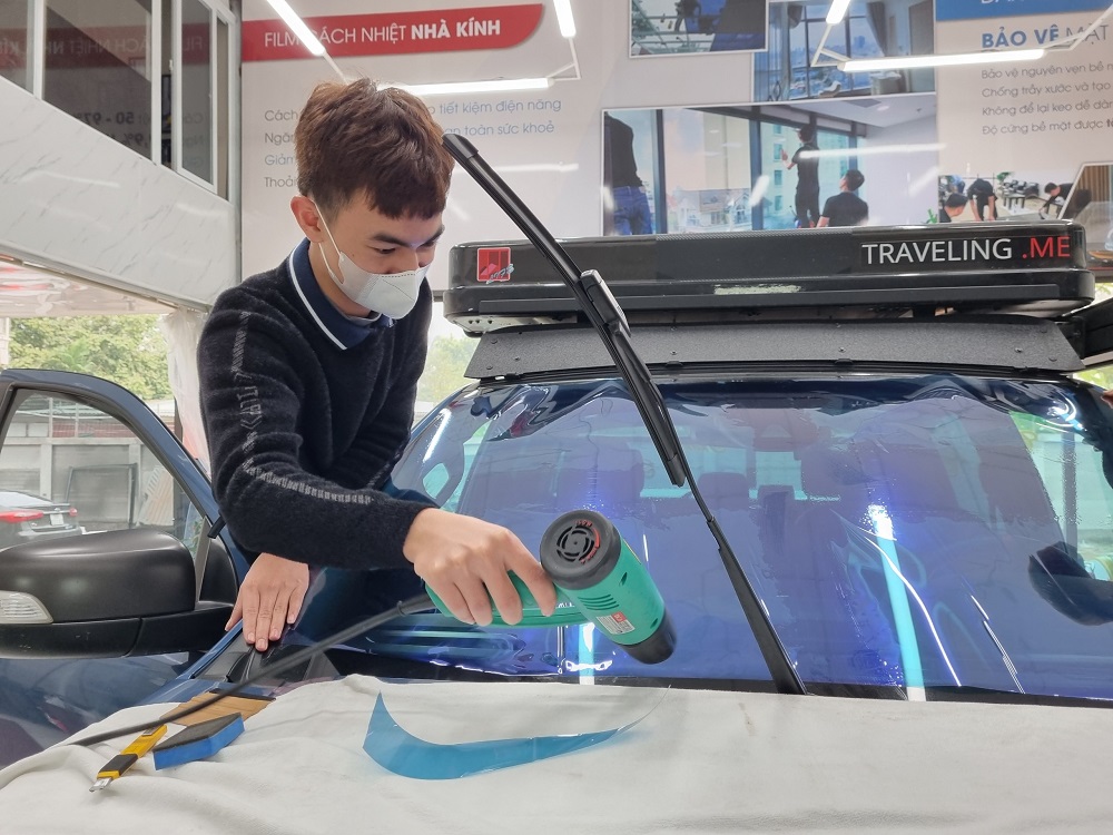 Quy Trình Dán Phim Cách Nhiệt Cho Ô Tô Tại Showroom Toàn Tiến Sài Gòn
