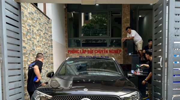 Dán phim cách nhiệt Classis cho xe ô tô Mercedes GLC300 4Matic
