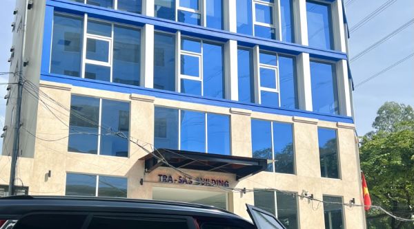 Dán phim cách nhiệt nhà kính tại tòa nhà TRA-SAS Building