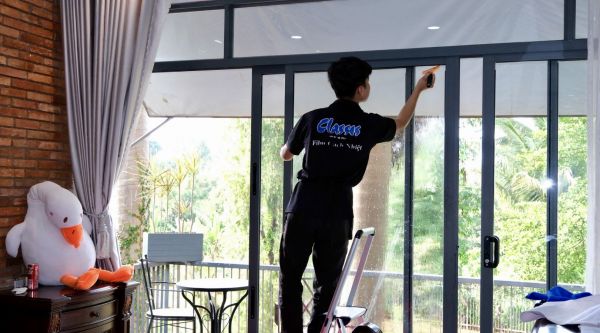 Dán phim cách nhiệt nhà kính tại Biệt Thự Buôn Mê Thuột