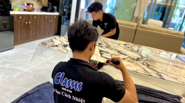 Dán phim PPF bảo vệ nội thất mặt bàn đá cho chung cư ở Thủ Thiêm