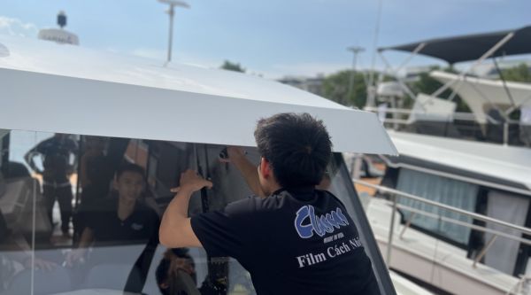Dán phim cách nhiệt  bảo vệ cho Du Thuyền Việt