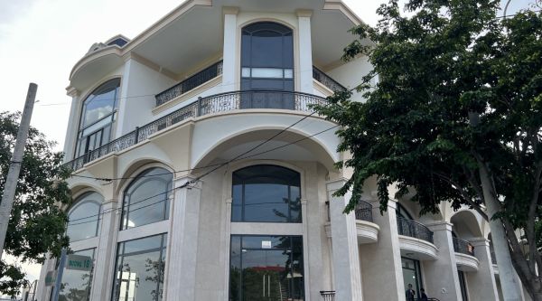 Dán phim cách nhiệt nhà kính tại Khu đô thị Vạn Phúc City