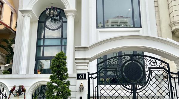 Dán phim cách nhiệt nhà kính tại Biệt Thự Bùi Tá Hán